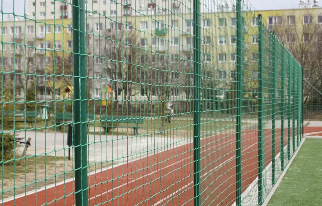 Piłkochwyty i siatki sportowe